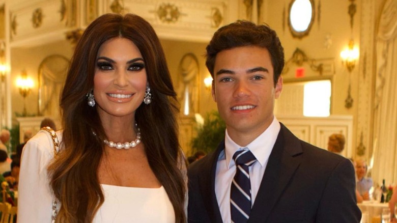 Ronan Villency Kimberly Guilfoyle sorridente