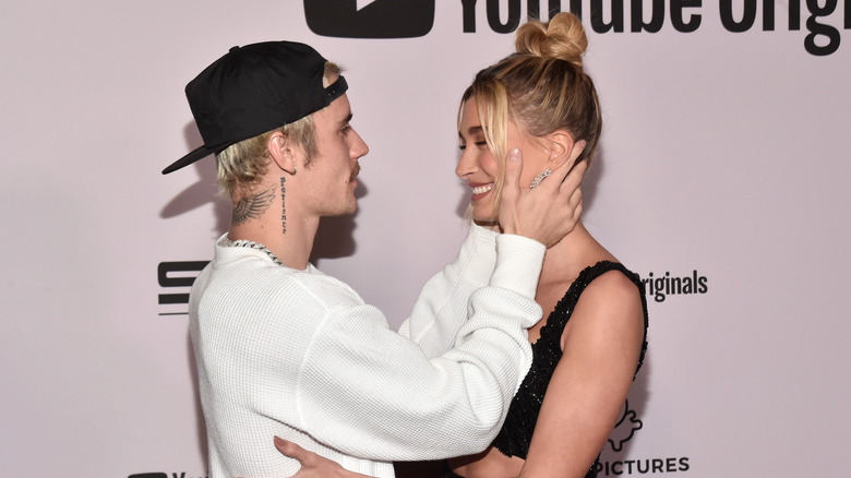 Justin e Hailey Bieber sul red carpet