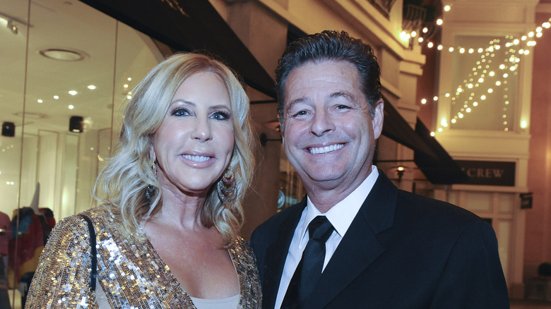 Vicki Gunvalson Steve Lodge sorridente