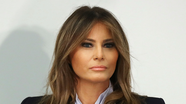 Occhio fumoso di Melania Trump