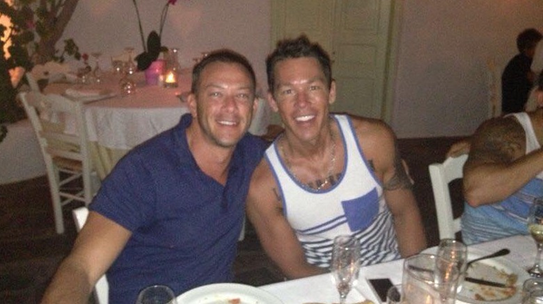 David Bromstad posa con Gregg Girard