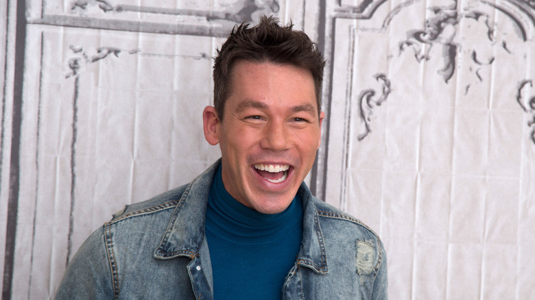 David Bromstad sorride