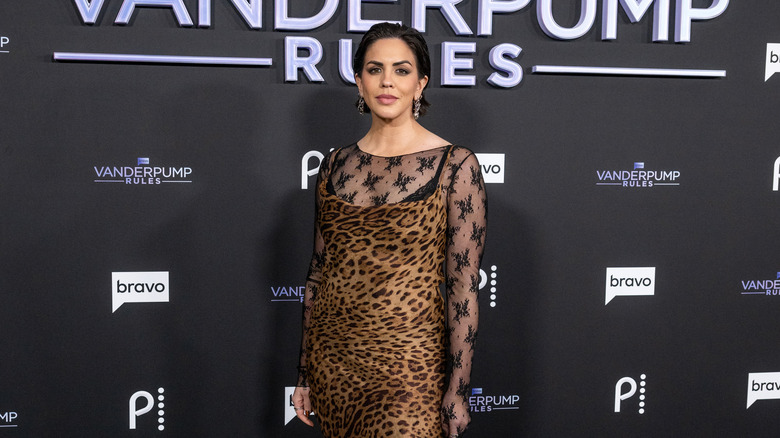 Katie Maloney abito leopardato con camicia nera trasparente