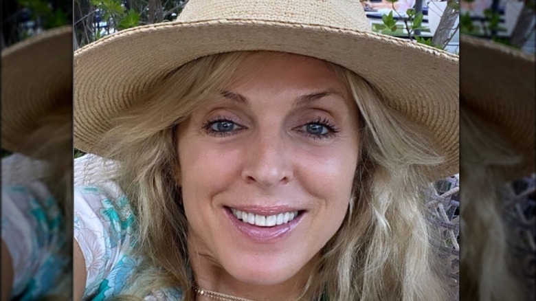 Marla Maples cappello sorridente selfie