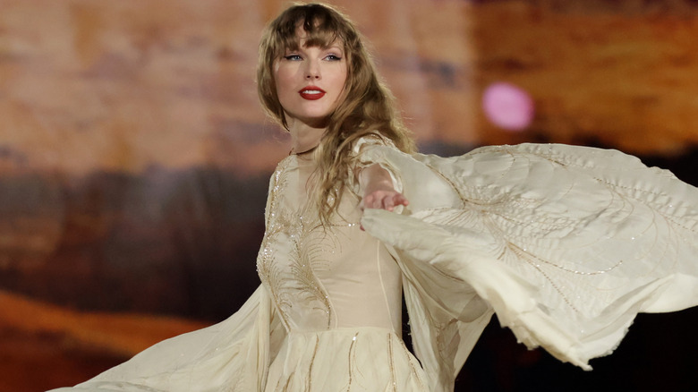 Taylor Swift vestito bianco tour Eras