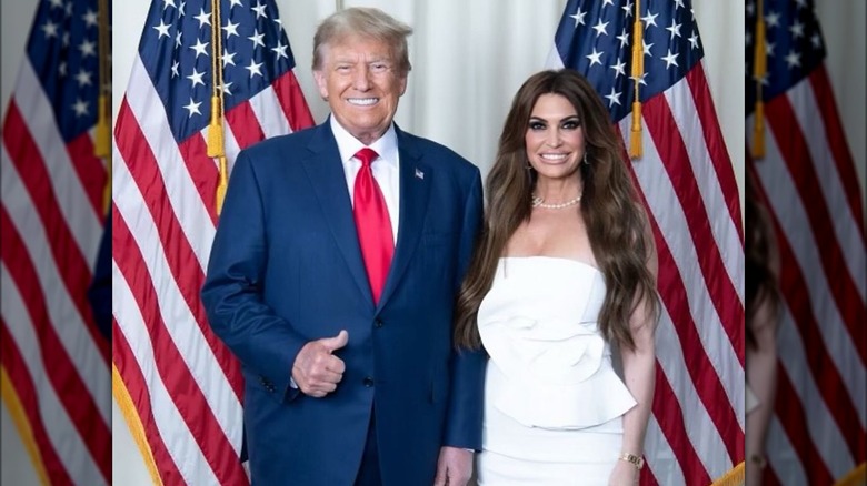 Donald Trump Kimberly Guilfoyle sorride