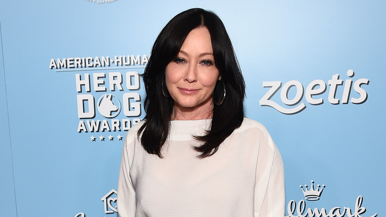 Camicia bianca di Shannen Doherty