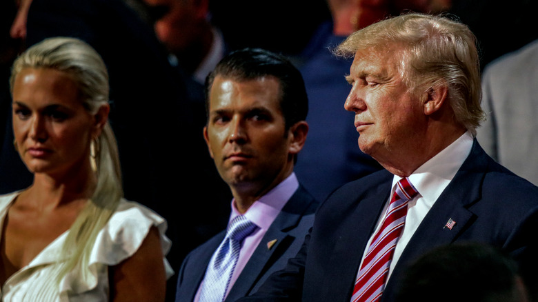 Donald Trump, Donald Trump Jr. e Vanessa Trump stanno insieme al DNC