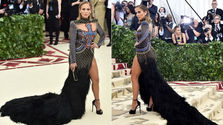 L'abito di piume di Jennifer Lopez al Met Gala