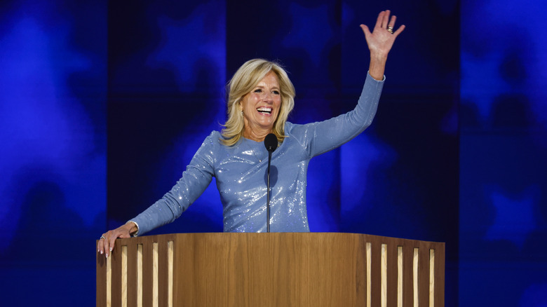 Jill Biden sul podio