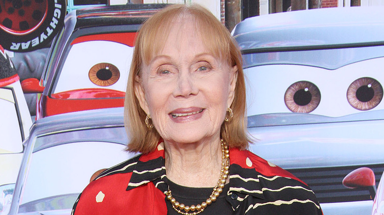 Katherine Helmond sorride