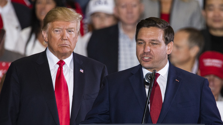 Donald Trump e Ron DeSantis parlano 