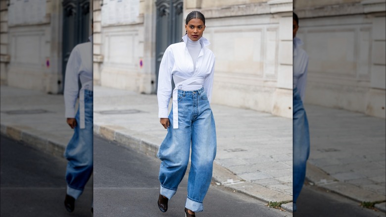 Camicia bianca jeans a gamba barile