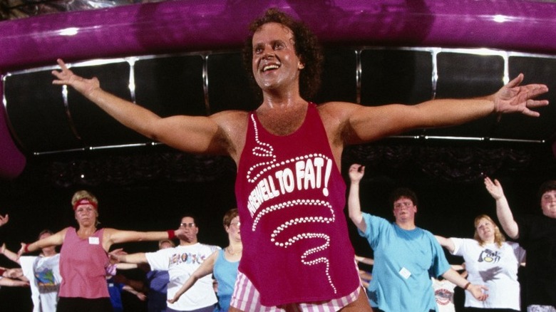 Richard Simmons braccia fuori