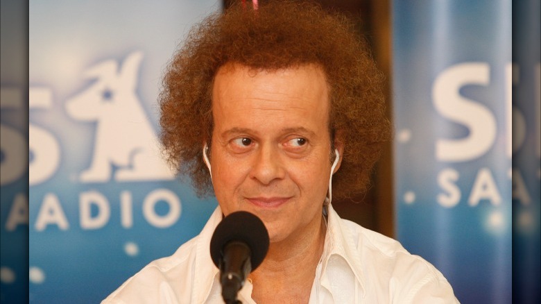 Richard Simmons parla al microfono