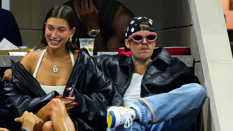 Occhiali da sole rosa Justin Bieber US Open