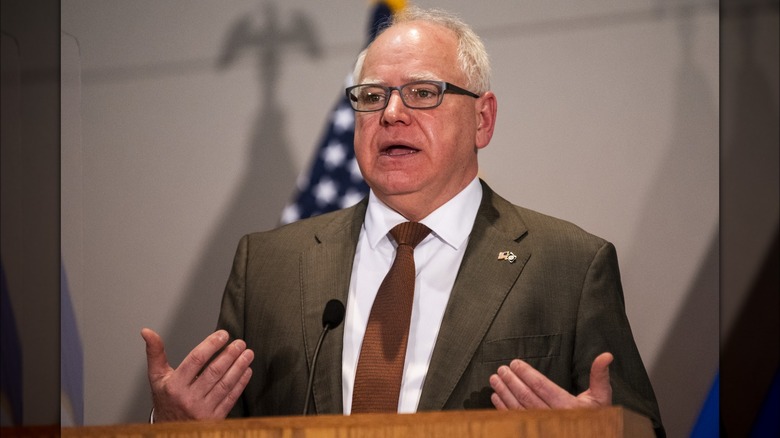 Tim Walz parla