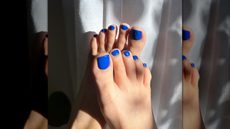 Pedicure blu cobalto