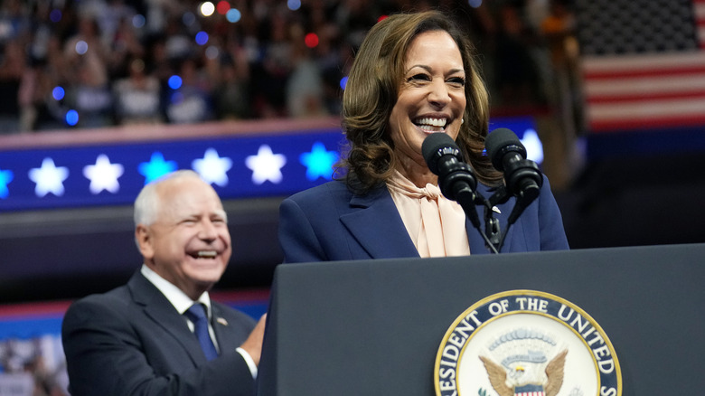 Kamala Harris ridendo