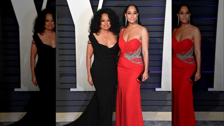 Diana Ross e Tracee Ellis Ross posano in abiti eleganti