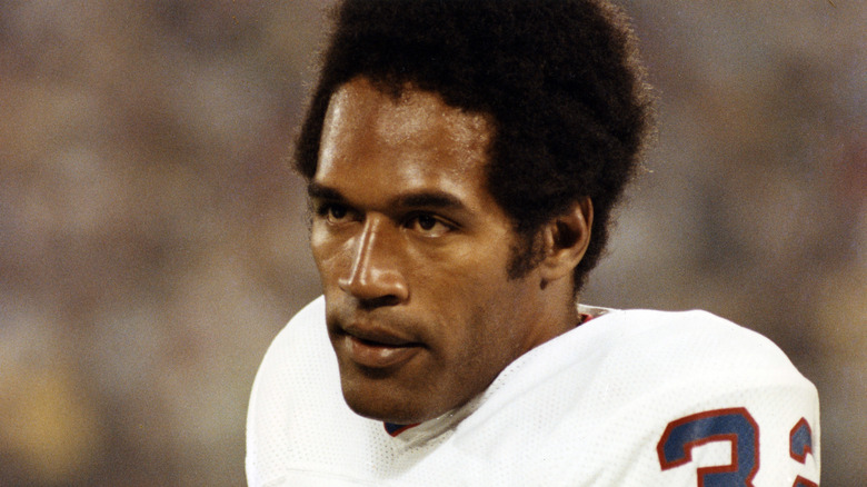 OJ Simpson sul campo di football