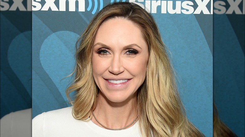 Lara Trump sorride