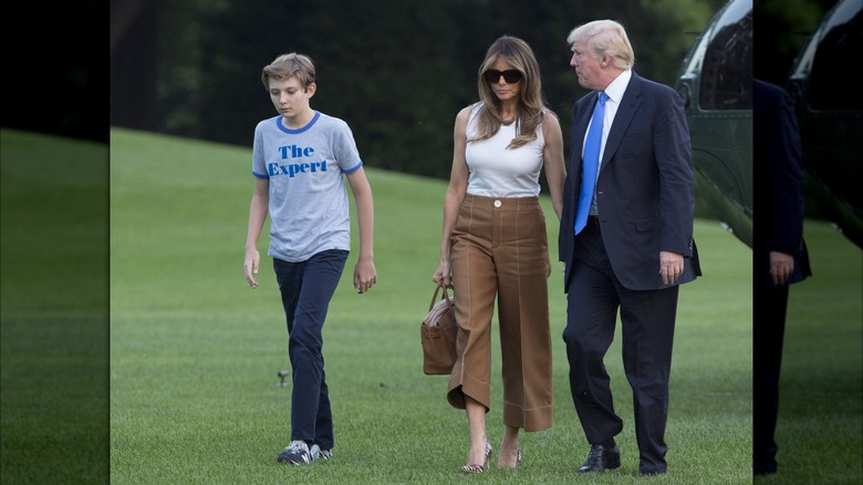 La famiglia Trump che cammina