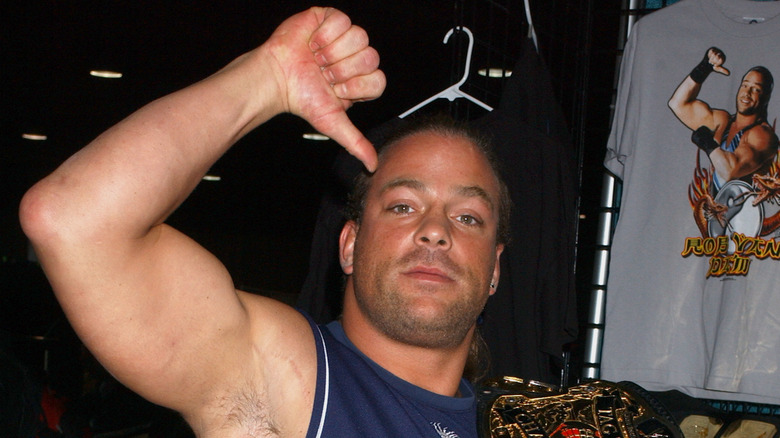 Rob Van Dam posa con cintura