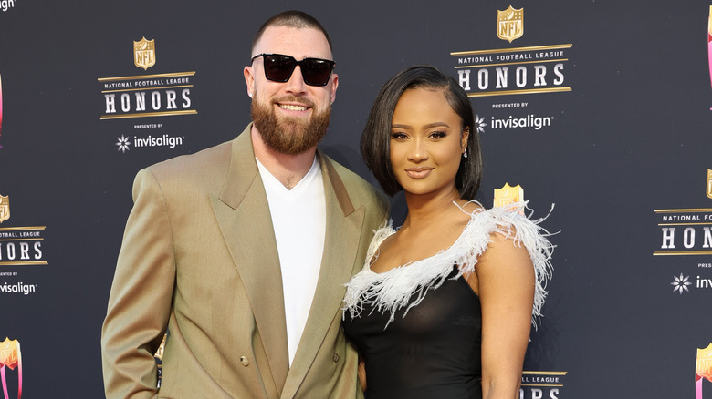 Travis Kelce, Kayla Nicole sorride