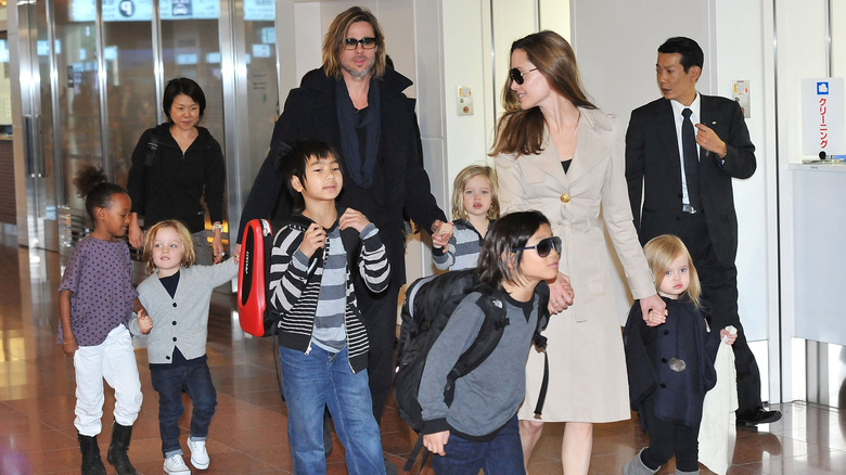 Angelina Jolie e Brad Pitt con i bambini