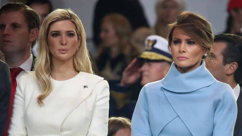 Ivanka Trump e Melania Trump sedute all'inaugurazione presidenziale del 2016