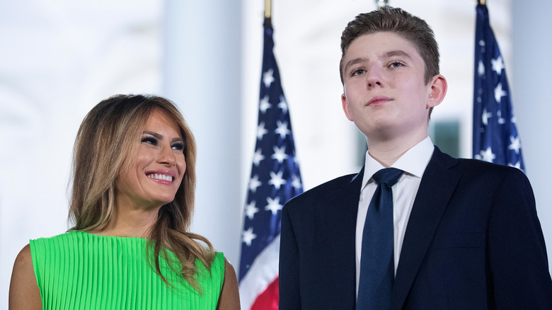 Melania Trump sorride a Barron Trump