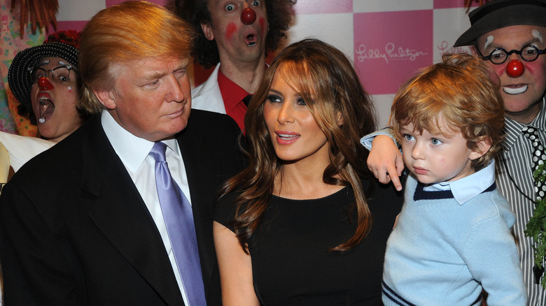 Donald, Melania, Barron Trump partecipano all'evento