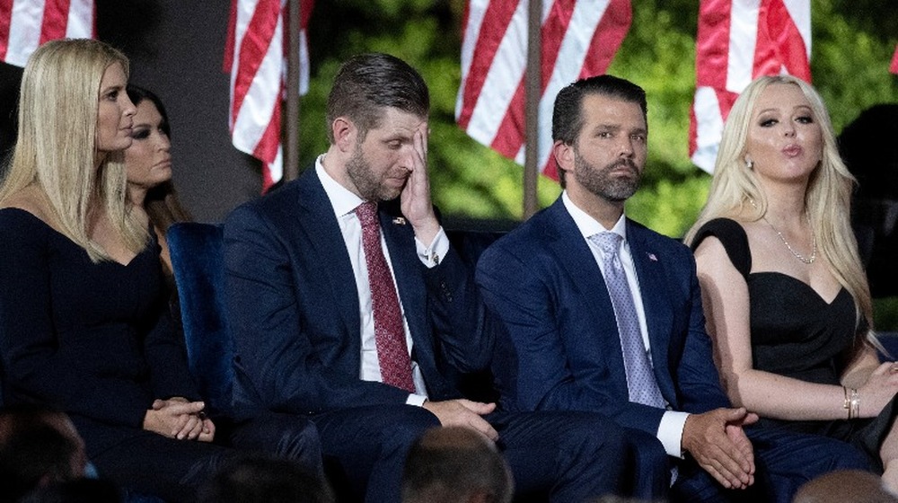 Ivanka, Eric, Donald Jr. e Tiffany Trump seduti a un evento