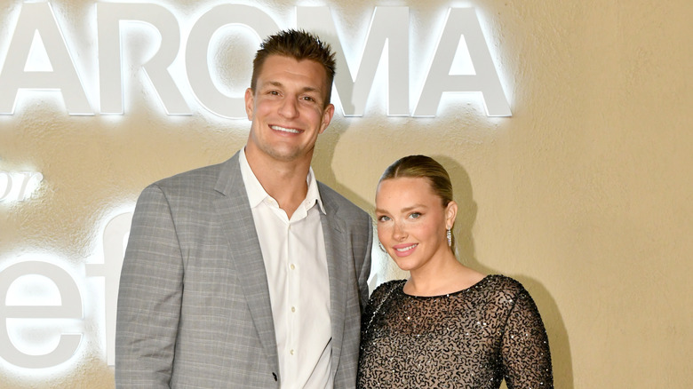 Rob Gronkowski e Camille Kostek in posa