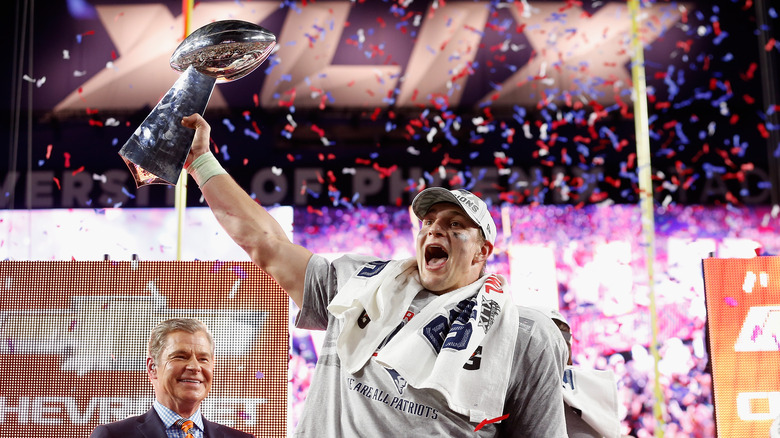 Rob Gronkowski festeggia la vittoria del Super Bowl