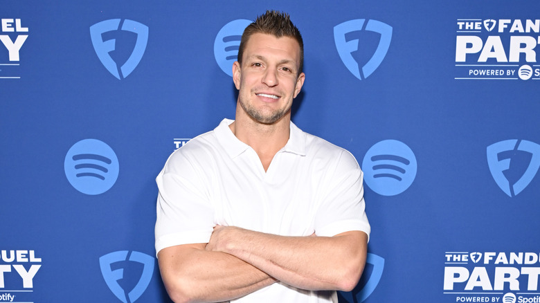 Rob Gronkowski braccia incrociate