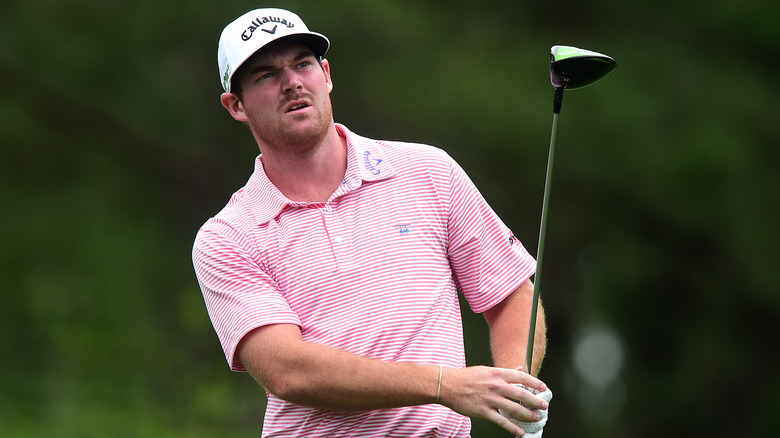 Grayson Murray gioca a golf