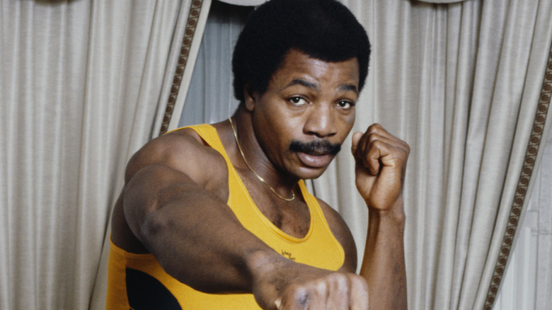 Carl Weathers che spinge