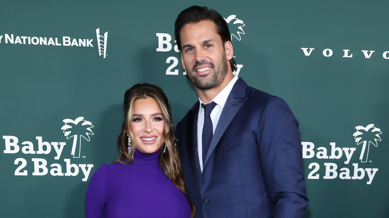 Jessie James ed Eric Decker sorridono