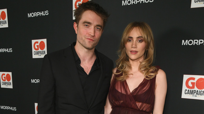 Suki Waterhouse e Robert Pattinson all'evento sul red carpet