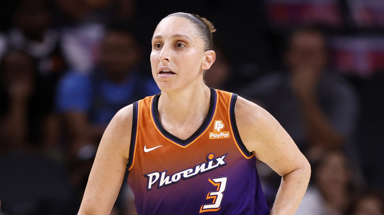 Diana Taurasi palleggia durante una partita