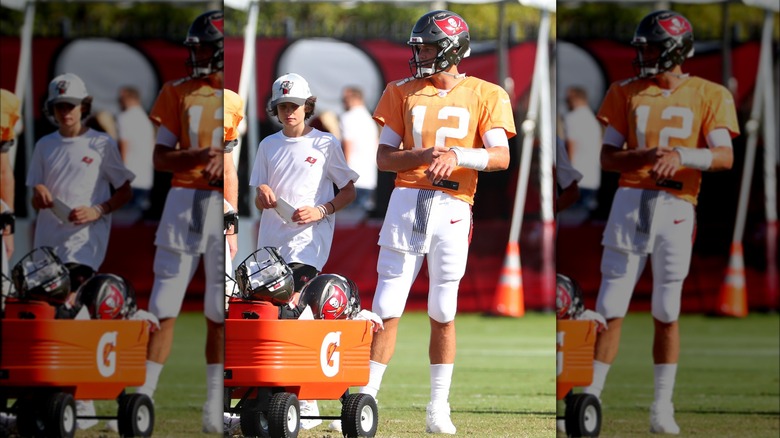 Jack Brady indossa il cappello dei Buccaneers