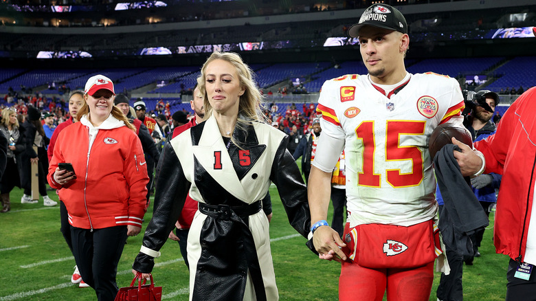 Brittany, Patrick Mahomes si tengono per mano