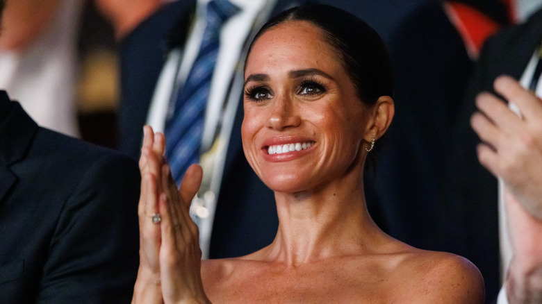 Meghan Markle applaude