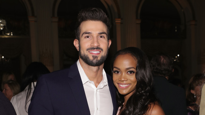 Bryan Abasolo e Rachel Lindsay sorridono