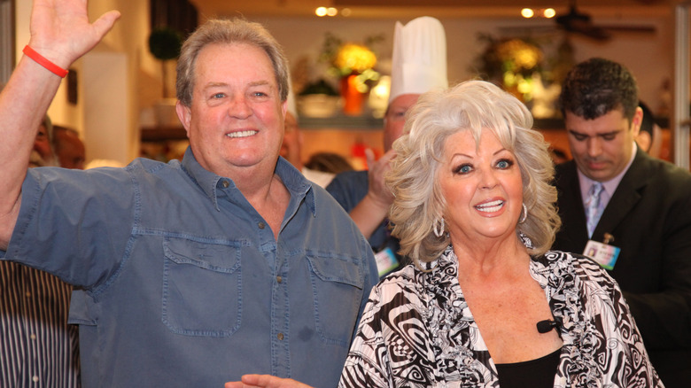 Bubba Hiers e Paula Deen sorridono