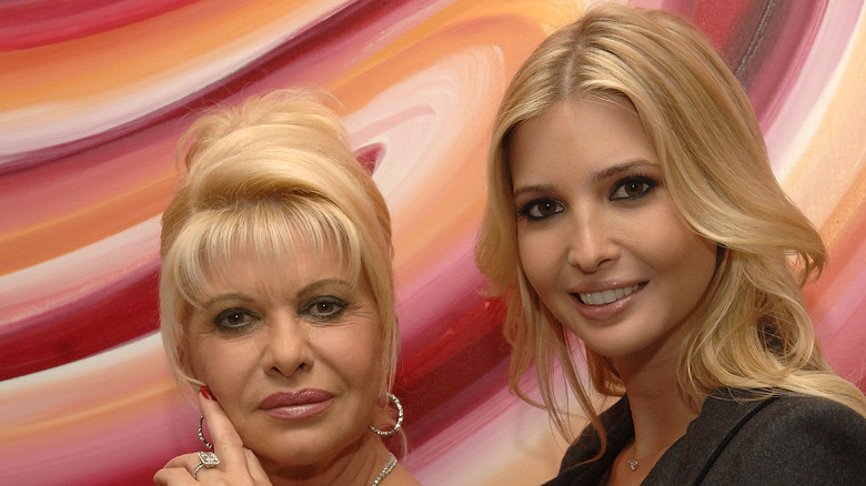 Ivana e Ivanka Trump sorridono