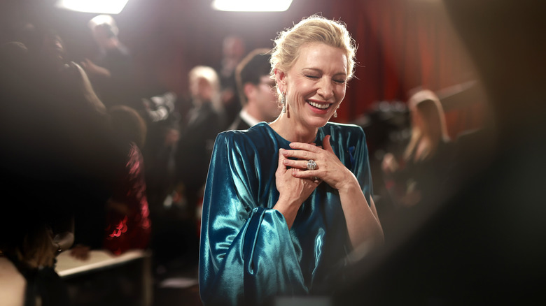 Cate Blanchett sorride