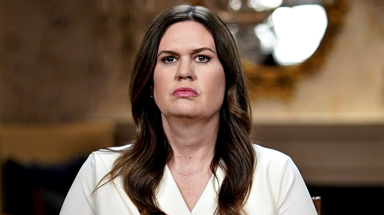 Abito bianco di Sarah Huckabee Sanders